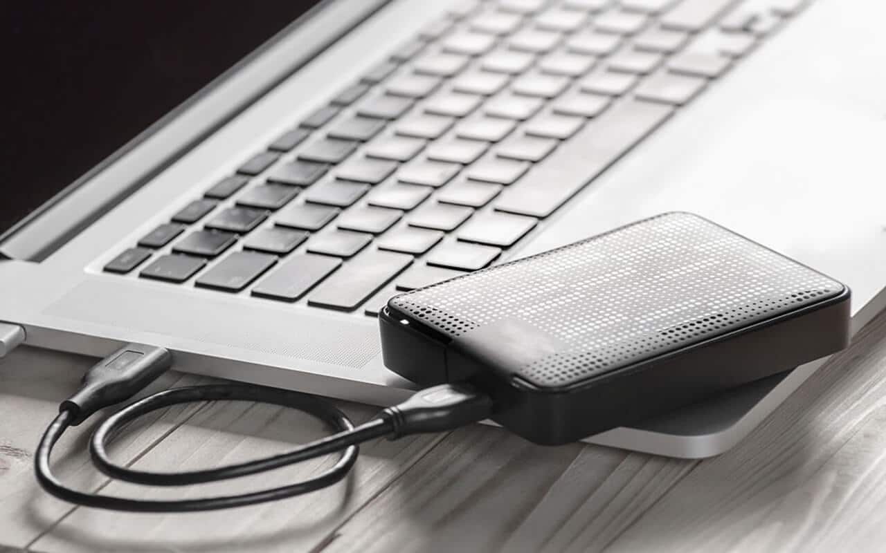 How to Connect a Hard Drive to a Laptop?