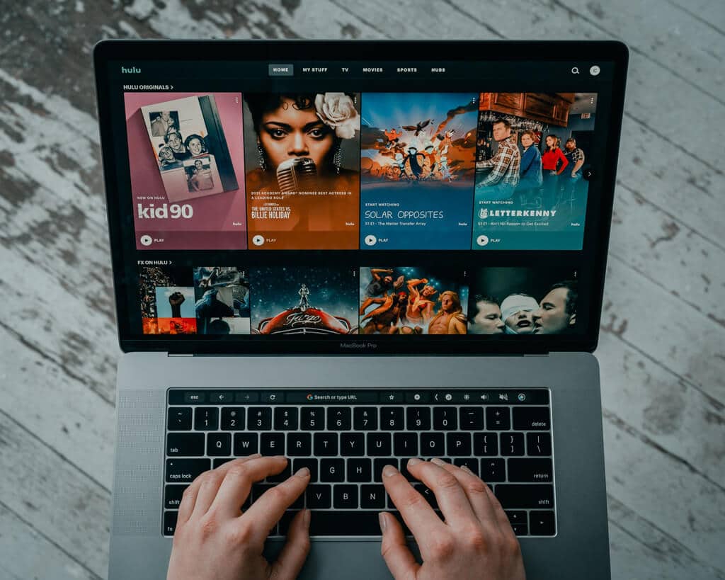 Laptop-streaming-videos
